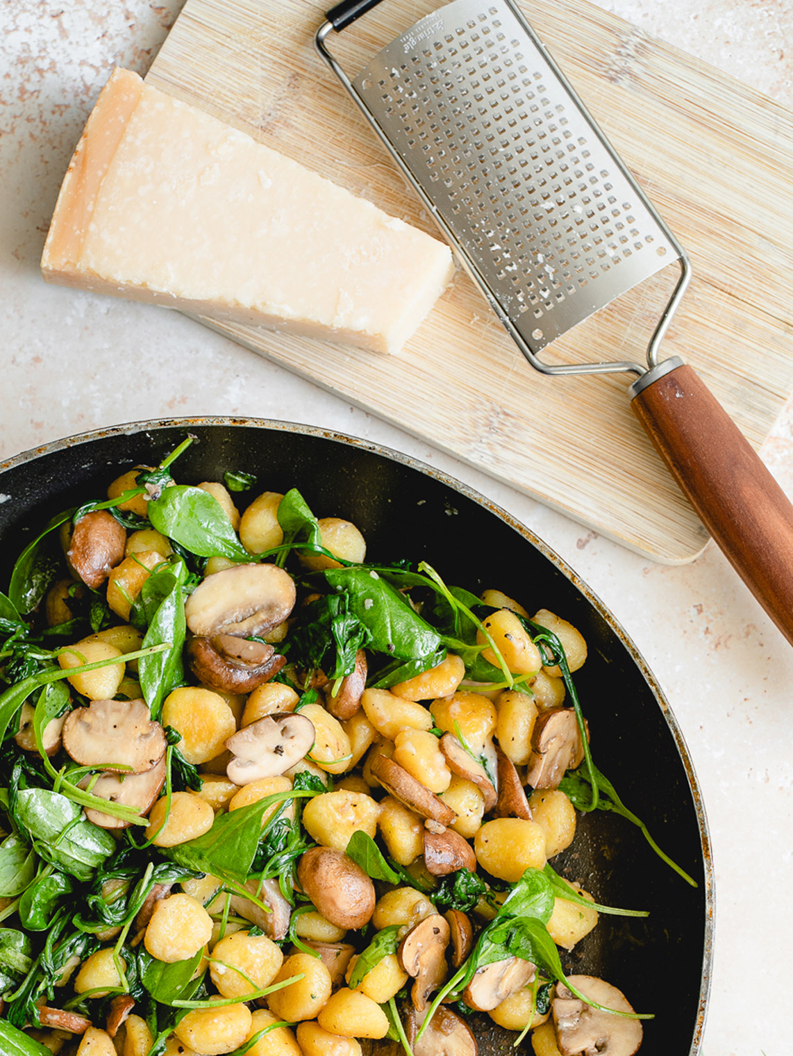 8913510-i01-LCDG-web